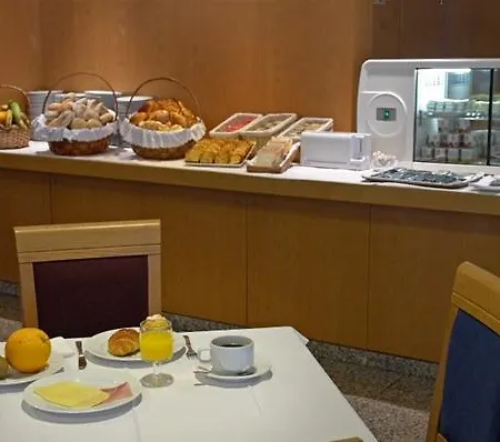 Отель Caranda Брага